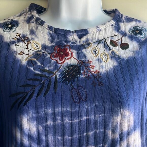 Sheesh Tie Dye Knit Top Purple White Embroidered Neckline Medium NWT Boho Hippie - Picture 4 of 10